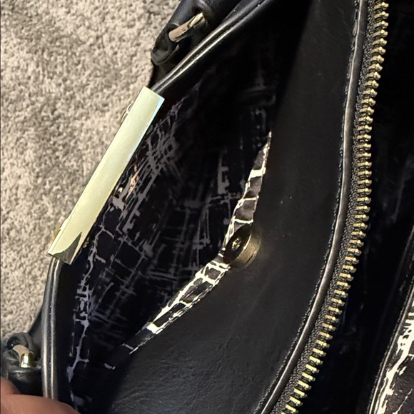 Black Handbag - Picture 5 of 10